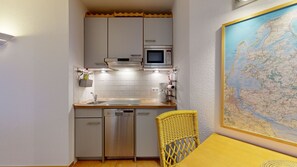 Kühlschrank, Mikrowelle, Geschirrspüler