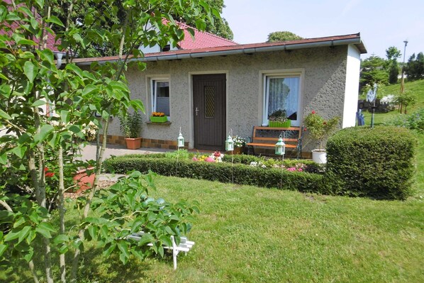 Unclassified image, 1 of 14, button