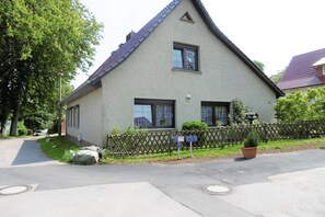 Unclassified image, 4 of 14, button