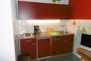 Fridge, dishwasher - Rügen Holiday Apartment 144 - Bungalow (Bergen auf Rügen)