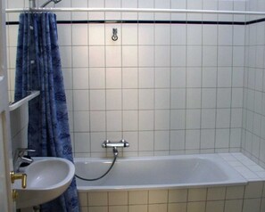 Unclassified image, 4 of 11, button - Apartment no. 3 on the upper floor - Tarnowskis Remise Villa Seeblick, only 50m to the beach, (Heringsdorf)