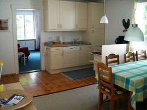 Unclassified image, 5 of 11, button - Apartment no. 3 on the upper floor - Tarnowskis Remise Villa Seeblick, only 50m to the beach, (Heringsdorf)