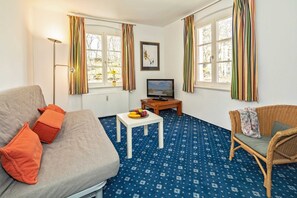 Unclassified image, 3 of 11, button - Apartment no. 3 on the upper floor - Tarnowskis Remise Villa Seeblick, only 50m to the beach, (Heringsdorf)