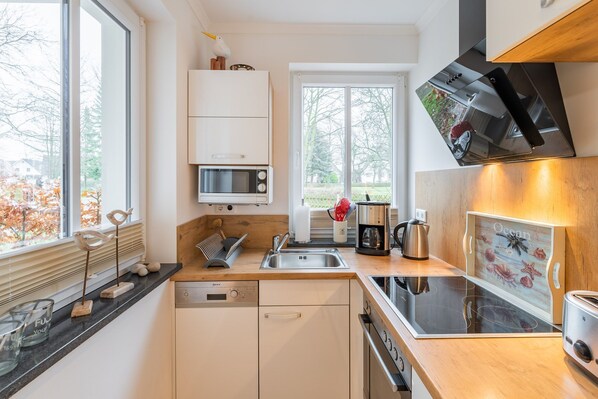 Køleskab, mikrobølgeovn, ovn, opvaskemaskine