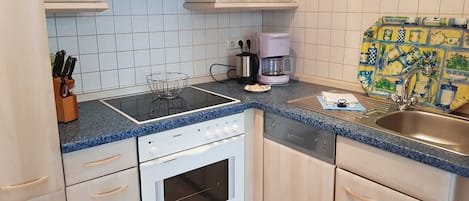 冰箱、微波炉、烤箱、洗碗机