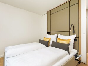 1 bedroom, iron/ironing board, travel cot, WiFi