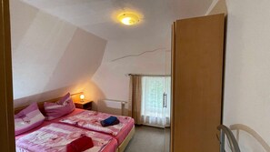 1 bedroom, desk, bed sheets, wheelchair access - 07 AP with lake view - Insel-Hotel Dobbertin (Dobbertin)