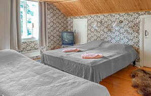 2 bedrooms, free WiFi, bed sheets - 2 bedroom cozy home in Högsäter (Högsäter)