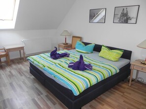 1 bedroom, bed sheets