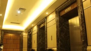 Ảnh chưa phân loại, 2 trong số 12 ảnh, nút