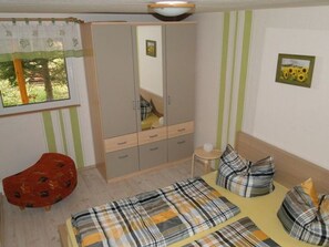 2 bedrooms, WiFi, bed sheets