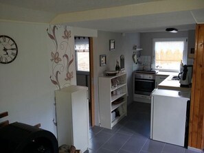 Fridge, oven, dishwasher, coffee/tea maker