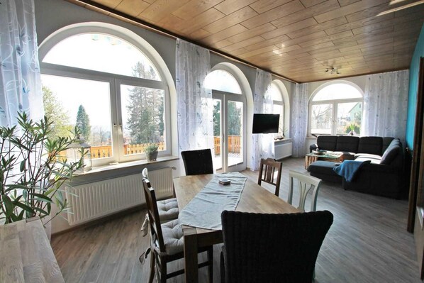 Unclassified image, 1 of 15, button