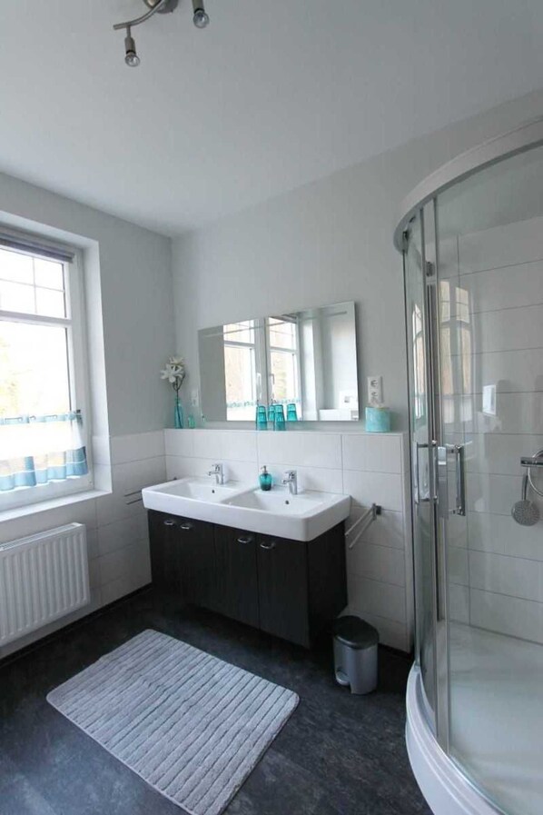 Unclassified image, 1 of 15, button