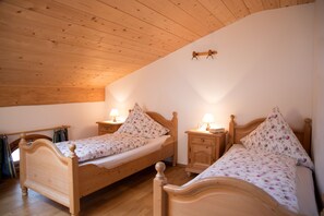 2 Schlafzimmer, Zimmersafe, Bügeleisen/Bügelbrett, Reisekinderbett