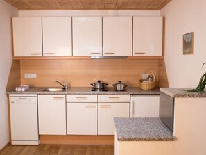 Køleskab, mikrobølgeovn, ovn, opvaskemaskine