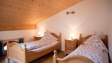 2 chambres, coffres-forts dans les chambres, fer et planche Ă repasser