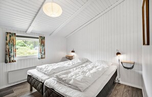 3 bedrooms, travel crib, free WiFi