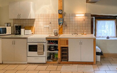 Amazing home in Saint Martin Le Mault
