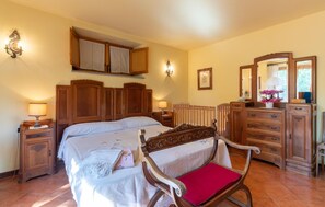 5 chambres, lit de bébé portatif, literie fournie