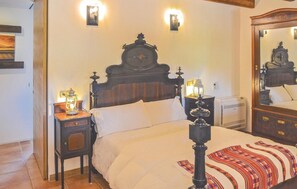 2 bedrooms, travel cot, free WiFi