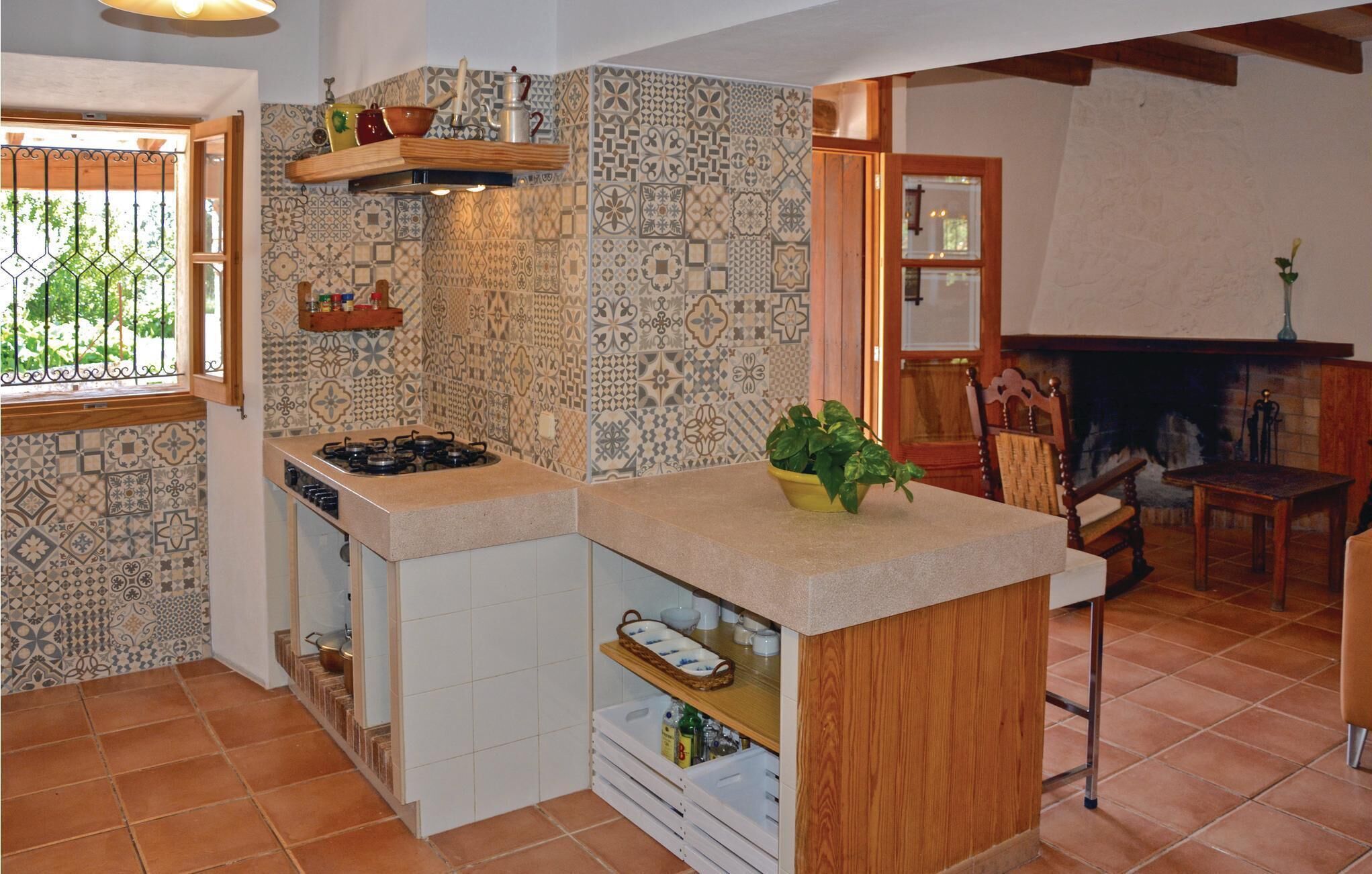 Een koelkast, een kookplaat, een vaatwasser