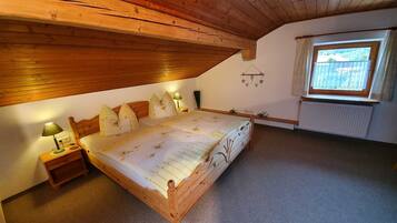 2 多间卧室、旅行婴儿床、WiFi、床单