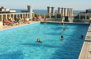 Pool - Holiday apartment with air conditioning, balcony and pool (Bibione)