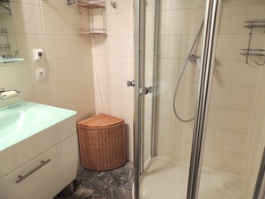 Unclassified image, 5 of 21, button