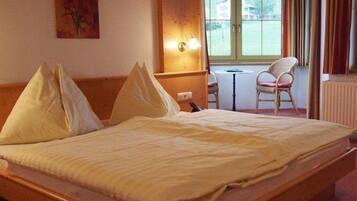 1 bedroom, bed sheets