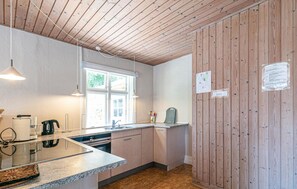 Kylskåp, ugn, spishäll och kaffe- och tebryggare