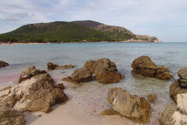 Plage à proximité, chaises longues