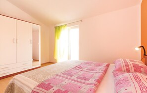 4 bedrooms, free WiFi, bed sheets - Beautiful home in Betiga (Betiga)