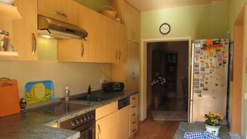 KĂŒhlschrank, Mikrowelle, Ofen, GeschirrspĂŒler