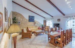 Interior - Gorgeous home in Marcana (Marcana)