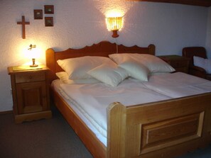 1 bedroom, travel cot, WiFi, bed sheets - Spatzennest apartment in country house style - Anna Laireiter (Keuschen)