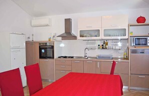 Køleskab, ovn, kogeplade, opvaskemaskine