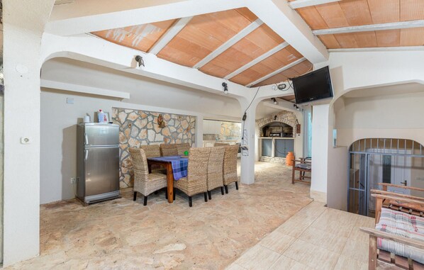 Interior - Nice home in Vodnjan with kitchen (Vodnjan)