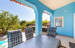 Outdoor dining - 5 bedroom stunning home in Vodnjan (Vodnjan)