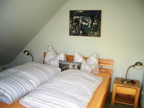 2 bedrooms, iron/ironing board, WiFi, bed sheets