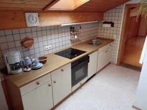 KĂŒhlschrank, Ofen, Hochstuhl