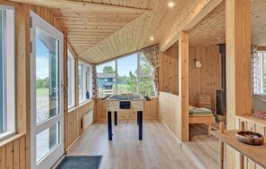 Game room - Beautiful home in Sæby with WiFi (Sæby)