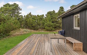 Outdoor dining - Beautiful home in Sæby with WiFi (Sæby)