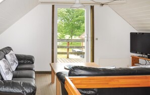Fernseher, Kamin, DVD-Player, Tischfußball