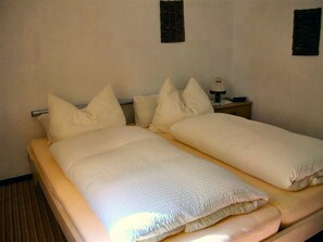 2 chambres, lit de bébé portatif, Wi-Fi, literie fournie