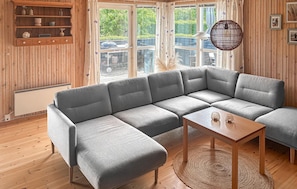 Smart TV, fireplace, DVD player