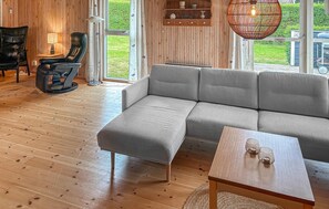 Smart TV, fireplace, DVD player