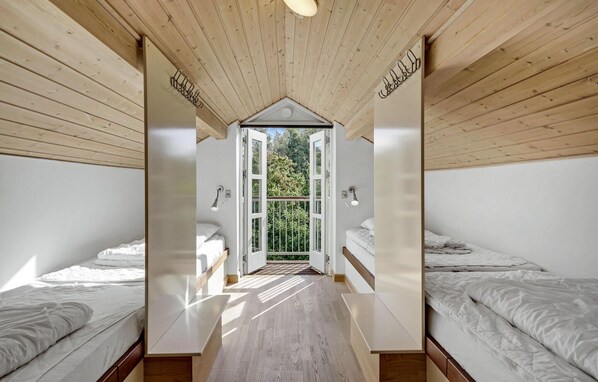 3 bedrooms, travel crib, free WiFi