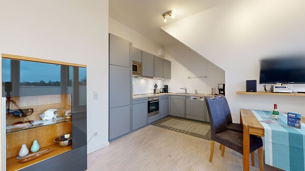 Kühlschrank, Mikrowelle, Ofen, Geschirrspüler