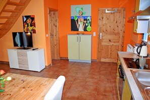 Refrigerador, horno, lavavajillas y periquera 